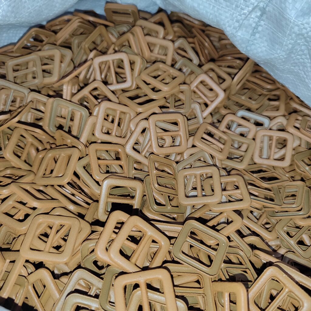 خدمات رنگ یراق